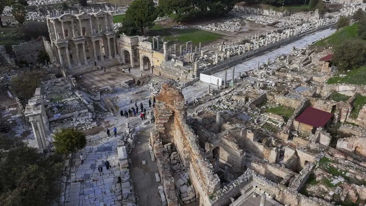 Efes Antik Kenti’nde turizm odaklı yeni projeler haberinin görseli
