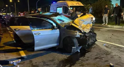 İzmir’de ölümlü kaza: Otomobil ile çarpışan motosiklet sürücüsü hayatını kaybetti