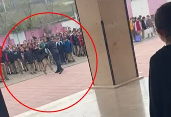 Ortaokul müdüründen öğrenciye şiddet: Yakasından tutup yere savurdu