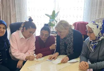 AK Partili kadınlar'dan Bornova'da saha çalışması