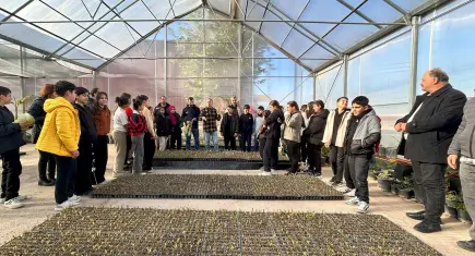 Bornovalı öğrencilere doğa dersi