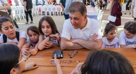 İzmir Büyükşehir Belediyesi eğitimde öğrencilerin yanında