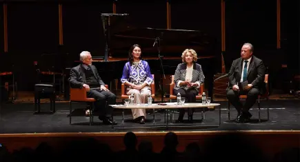 İzmir’de Dünya Türk Dili Ailesi Günü kutlandı