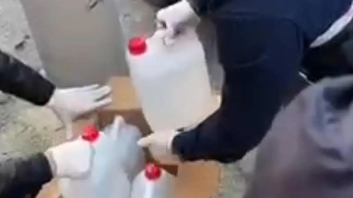 İzmir haber: Kaçak alkol ele geçirildi haberinin görseli