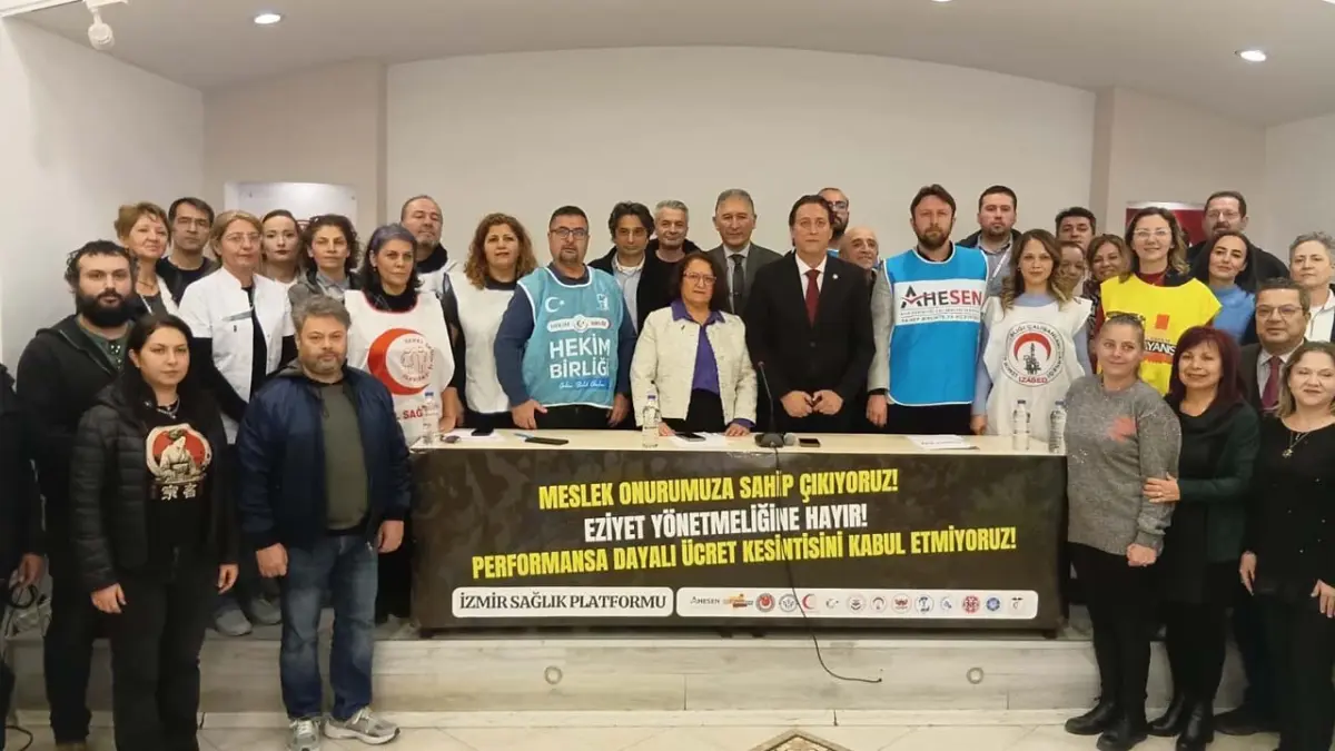 İzmir Sağlık Platformu’ndan sağlık yönetimine sert eleştiri: Haklarımız için buradayız, vazgeçmiyoruz haberinin görseli