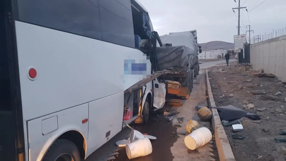 Kayseri’de işçi servisi TIR’a çarptı: Onlarca kişi yaralandı haberinin görseli