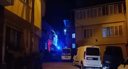 Kızı yatağında kendisi çatı katında ölü halde bulunmuştu: Kızını boğup, kendisini asmış