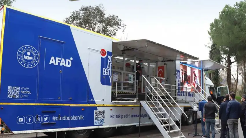 Menemen’de afetlere karşı AFAD TIR'ı