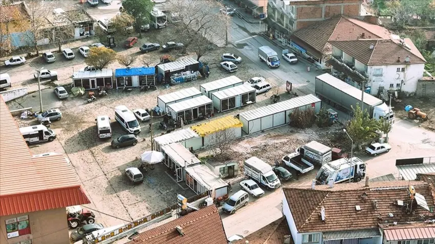 Sındırgı’da ticaret yeniden canlanıyor: Geçici iş yerleri hazır haberinin görseli