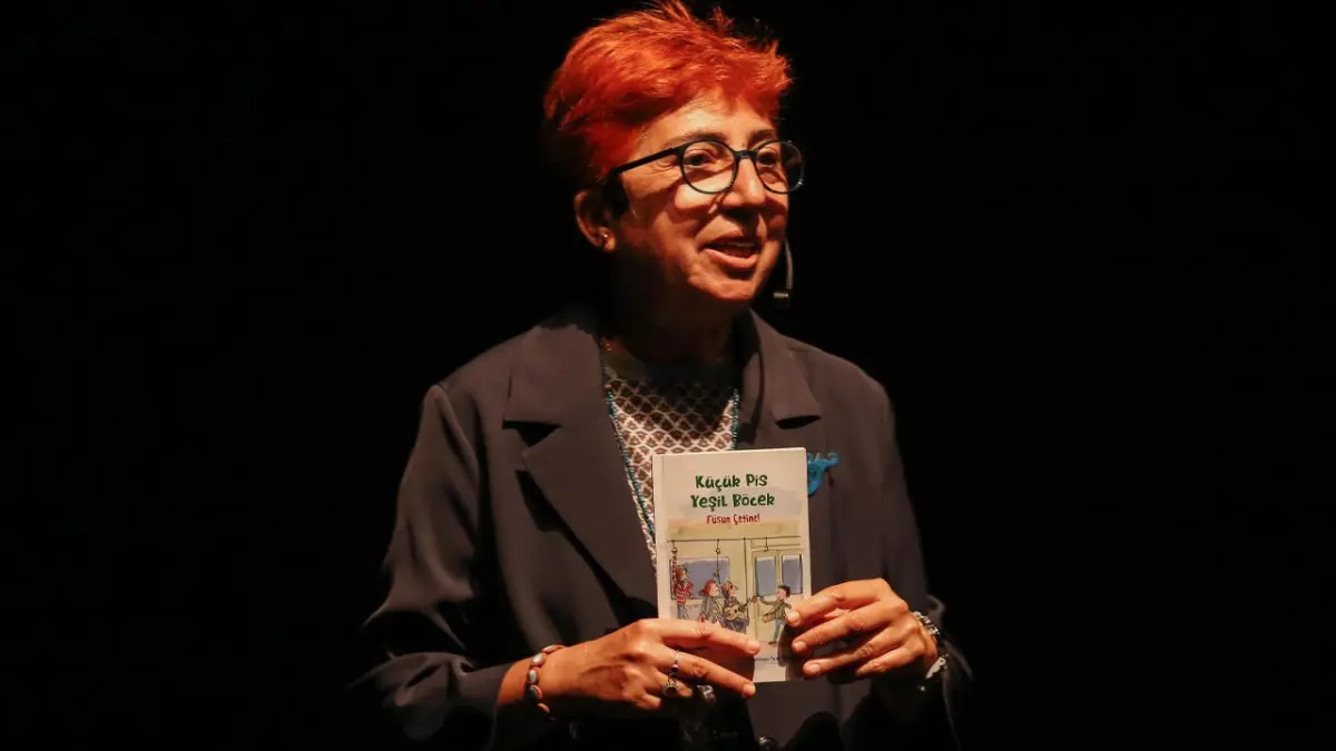 Yazar Çetinel’den göç, yabancılaşma ve umut üzerine duygusal bir roman: Küçük Pis Yeşil Böcek haberinin görseli