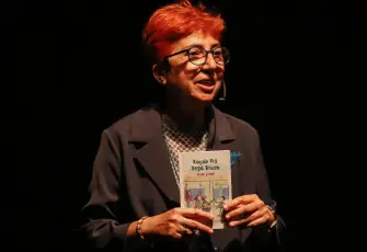 Yazar Çetinel’den göç, yabancılaşma ve umut üzerine duygusal bir roman: Küçük Pis Yeşil Böcek