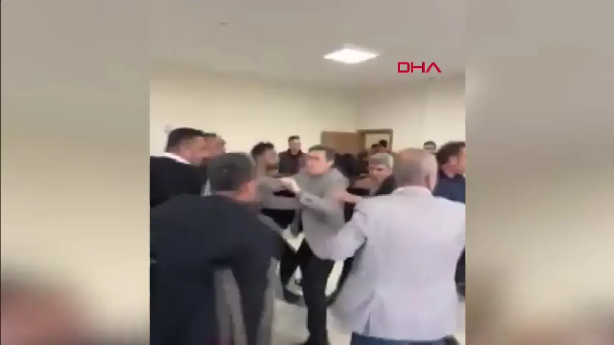 Belediye binasında yumruklar konuştu: 6 kişi yaralandı haberinin görseli