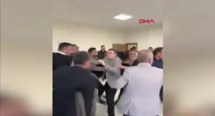 Belediye binasında yumruklar konuştu: 6 kişi yaralandı