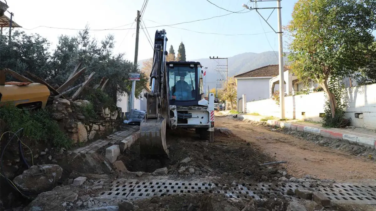 Menderes’te asfalt çalışması yapıldı haberinin görseli