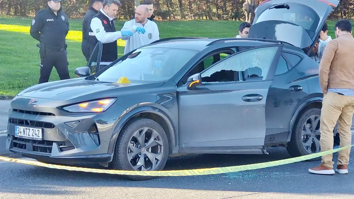 Seyir halindeki otomobile silahlı saldırı: 1 kişi öldü haberinin görseli
