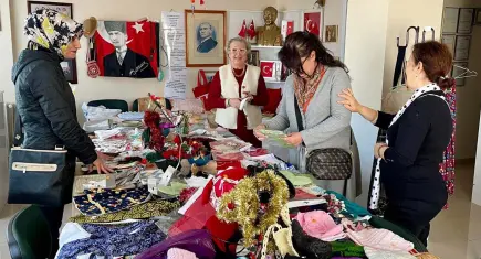 Aliağa’da el emeği ürünler ihtiyaç sahipleri için satışta