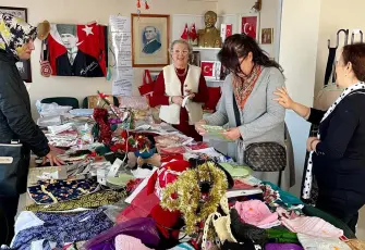 Aliağa’da el emeği ürünler ihtiyaç sahipleri için satışta