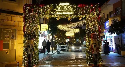 Çeşme'de yılbaşına hazırlanıyor