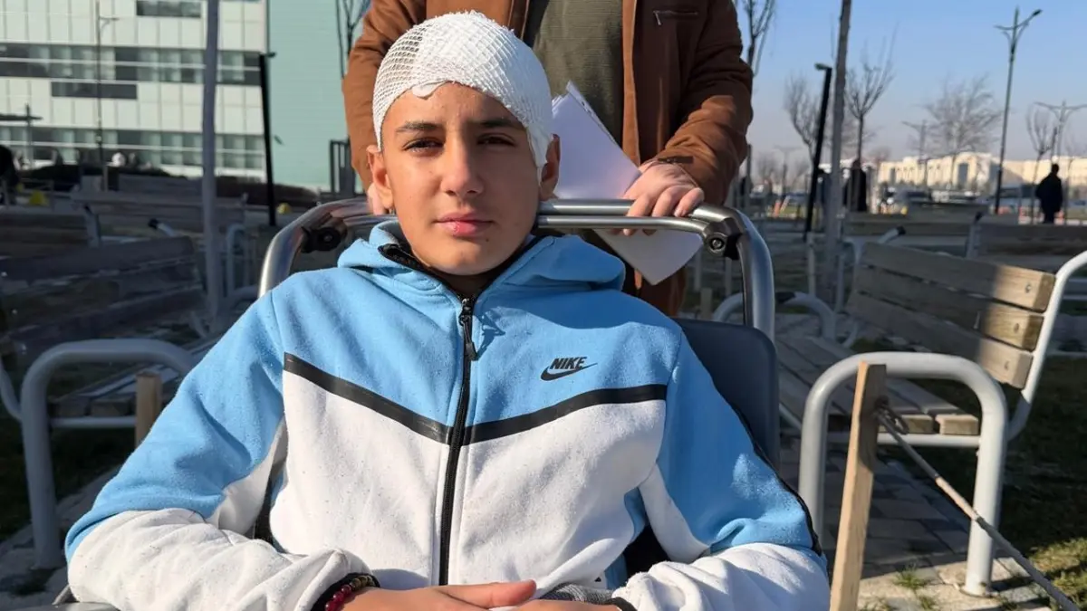 13 yaşındaki çocuğun kafası, akranı tarafından taşla ezildi: 6 gün tutuklu kalan saldırgan serbest bırakıldığında ‘Baba tahliye’ paylaşımı yaptı haberinin görseli