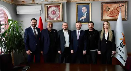 CHP'den istifa eden belediye meclis üyeleri AK Parti’ye geçti