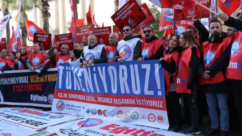 İzmir’de kamu emekçileri iş bıraktı