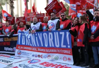 İzmir’de kamu emekçileri iş bıraktı