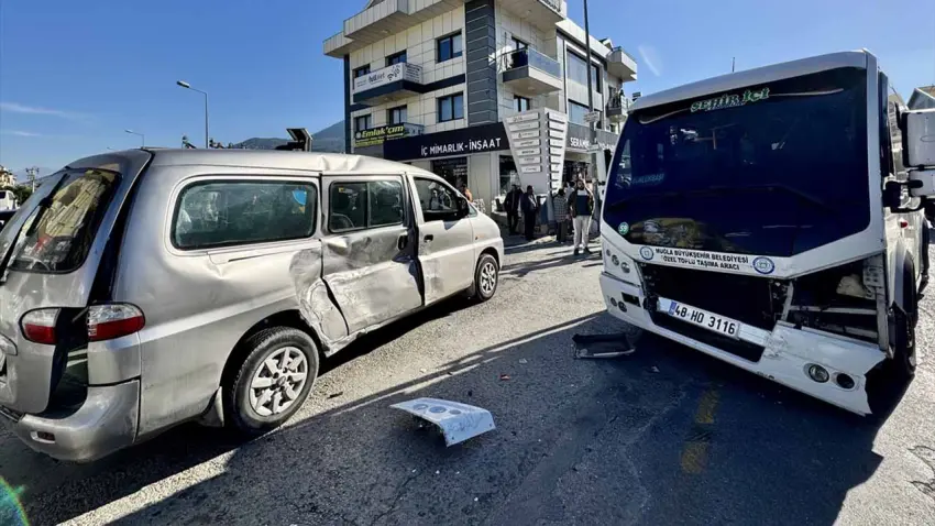 Muğla’da kaza: Minibüs ile kamyonet çarpıştı, 13 kişi yaralandı