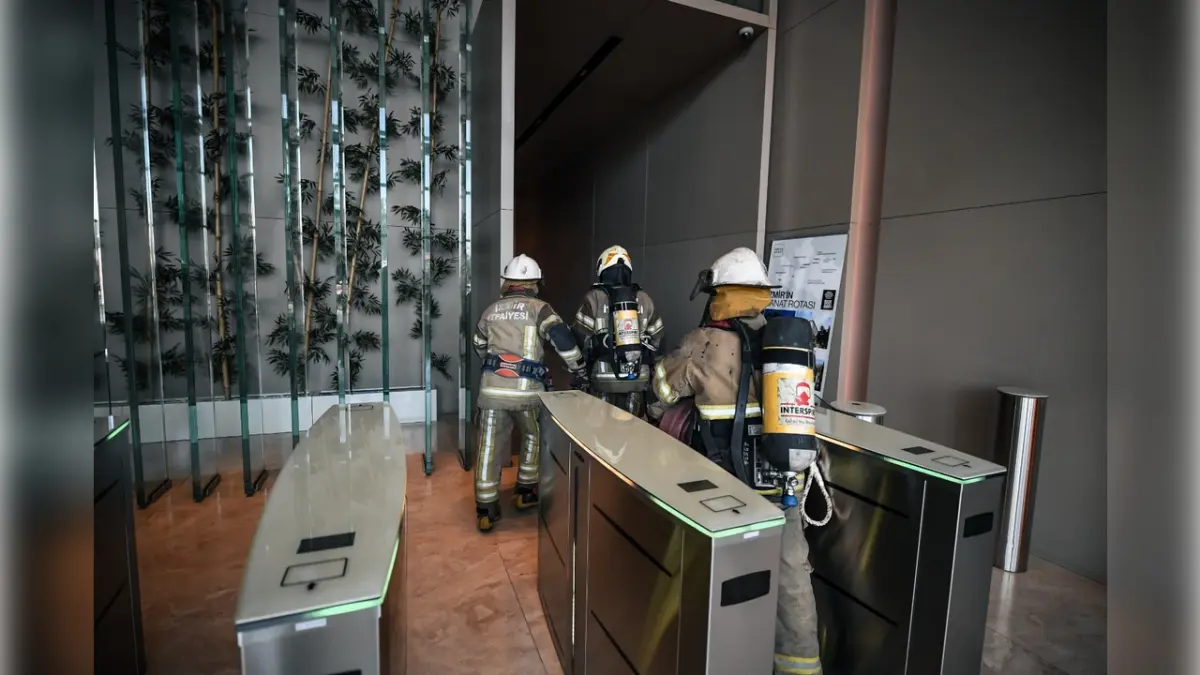 47 katlı binada nefes kesen tatbikat haberinin görseli