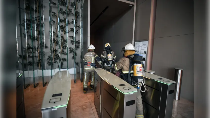 47 katlı binada nefes kesen tatbikat