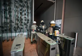 47 katlı binada nefes kesen tatbikat