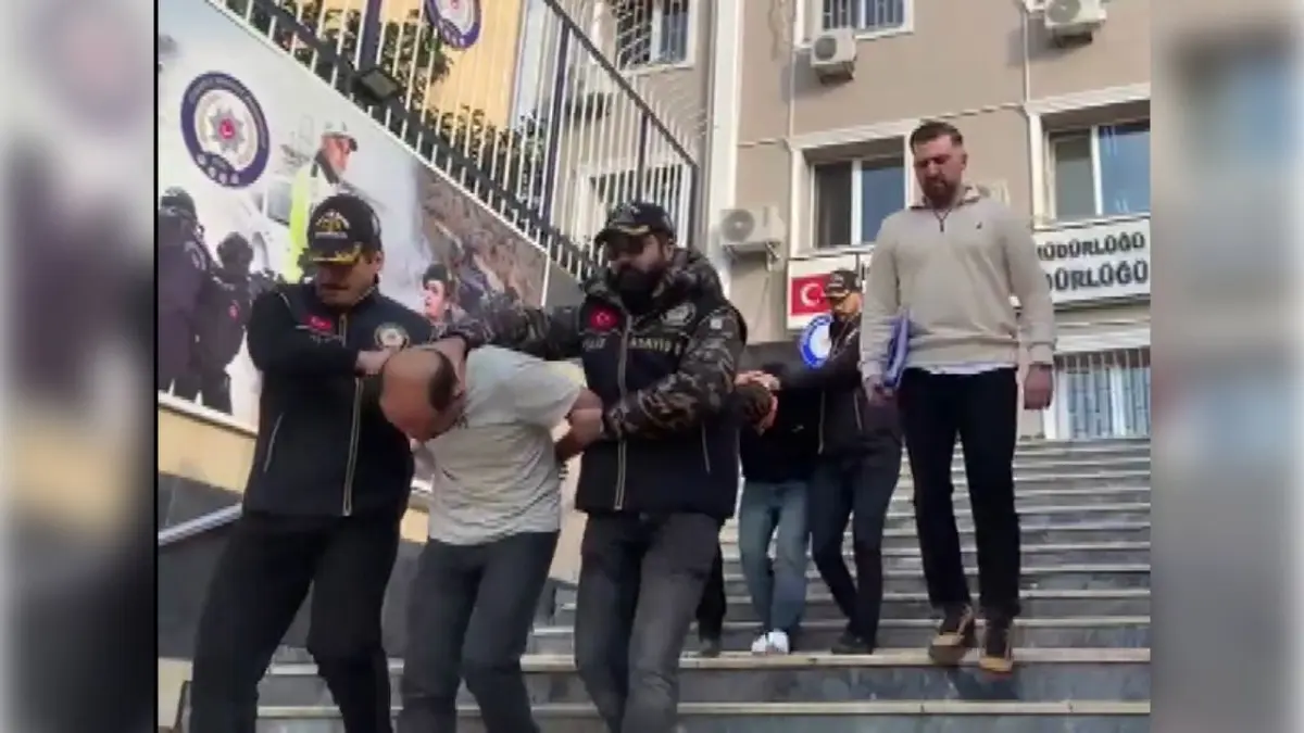 Arnavutköy’de ev baskını: Ziynet ve para gasp eden 2 zanlı tutuklandı haberinin görseli