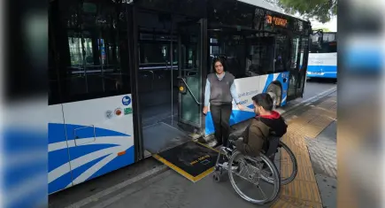 Başkan Tugay’ın Engelliler Günü’nde duyurduğu Duraktayım müjdesi hayata geçti