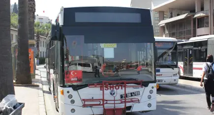 Bina yıkımı ESHOT’u yolundan etti