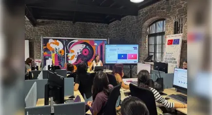 İzmir Büyükşehir Belediyesi gençleri dijital geleceğe hazırlıyor