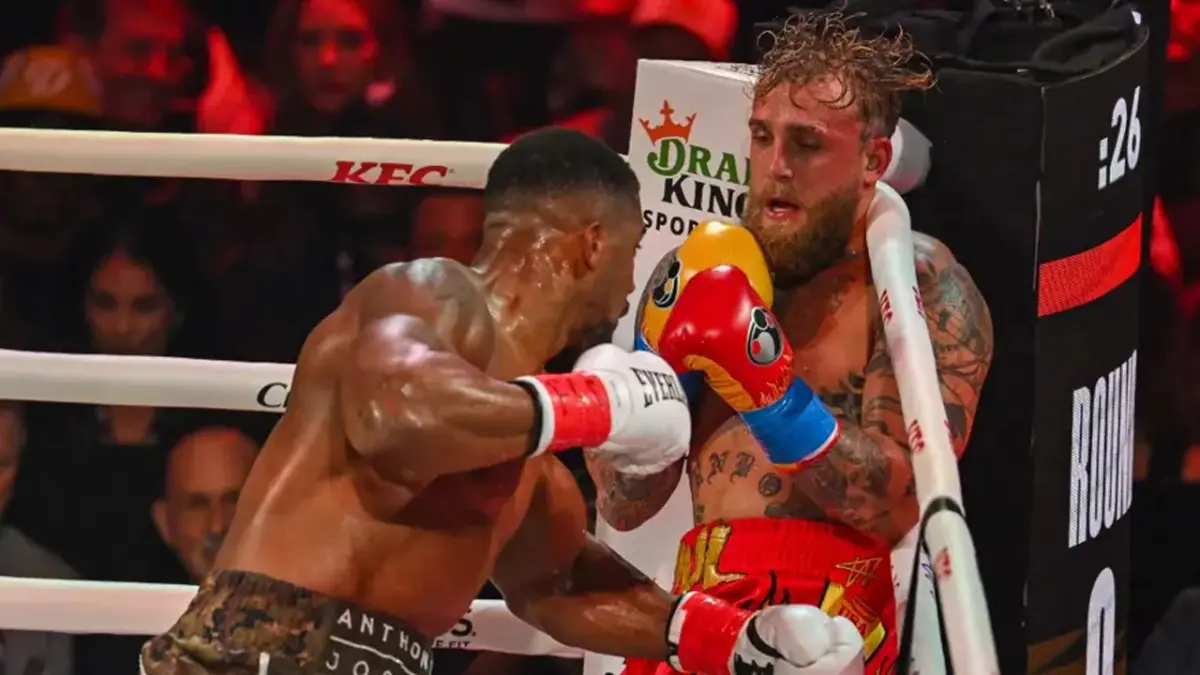 Jake Paul ile Anthony Joshua ringte karşı karşıya: Jake Paul’un çenesi kırıldı haberinin görseli