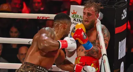Jake Paul ile Anthony Joshua ringte karşı karşıya: Jake Paul’un çenesi kırıldı