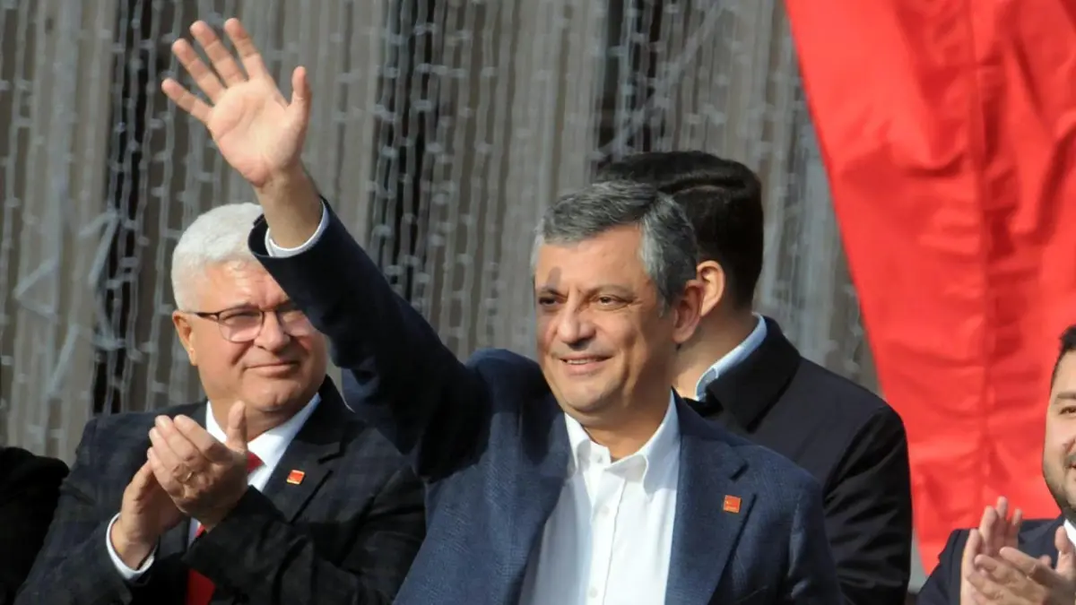 Özgür Özel’den yurt dışı ziyareti eleştirilerine yanıt: Bu haksızlığı bütün dünyaya anlatacağım haberinin görseli