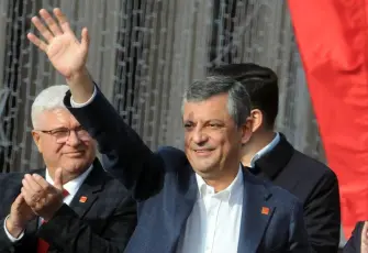 Özgür Özel’den yurt dışı ziyareti eleştirilerine yanıt: Bu haksızlığı bütün dünyaya anlatacağım