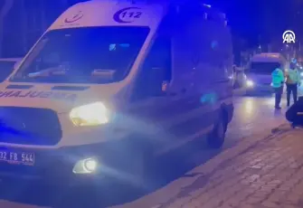 Trafikte yol verme kavgası: Polis memuru araçla sürüklendi!