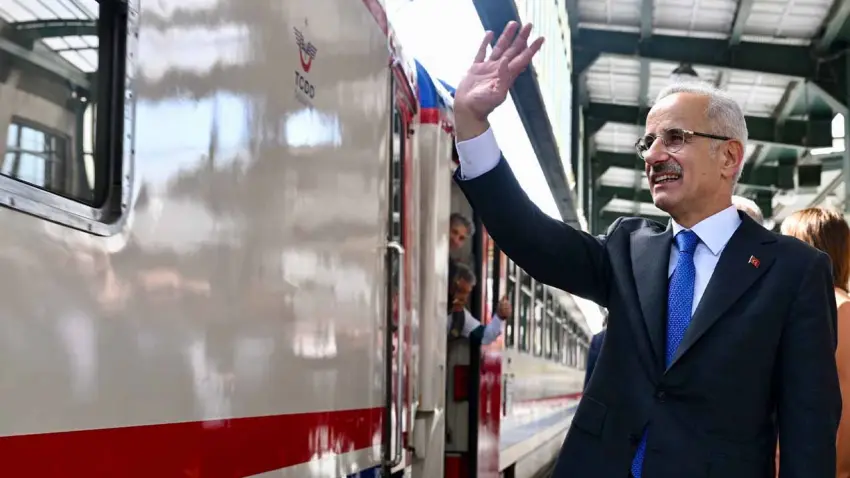 Bakan Abdülkadir Uraloğlu