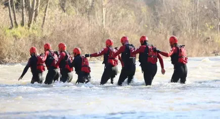 Arama kurtarma ekiplerinden çayda sel tatbikatı