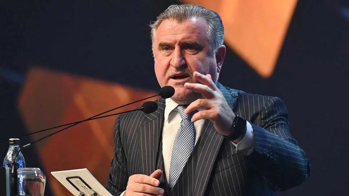 Bakan Bak'tan burs müjdesi haberinin görseli