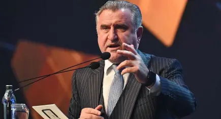 Bakan Bak'tan burs müjdesi