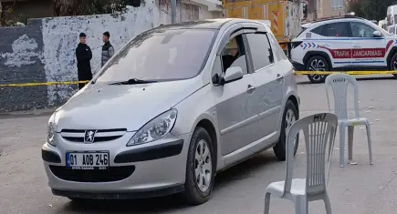 Düğünde karşılaşan husumetliler silahla çatıştı