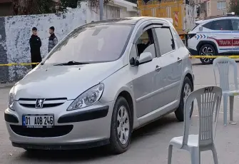 Düğünde karşılaşan husumetliler silahla çatıştı