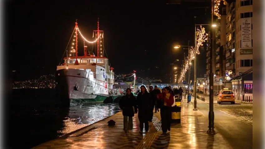 İzmir, yeni yıla umut ve ışıltıyla hazırlanıyor