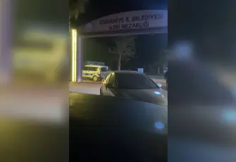 Mezarlıkta şüpheli ölüm: 2 genç arabanın içinde cansız bulundu