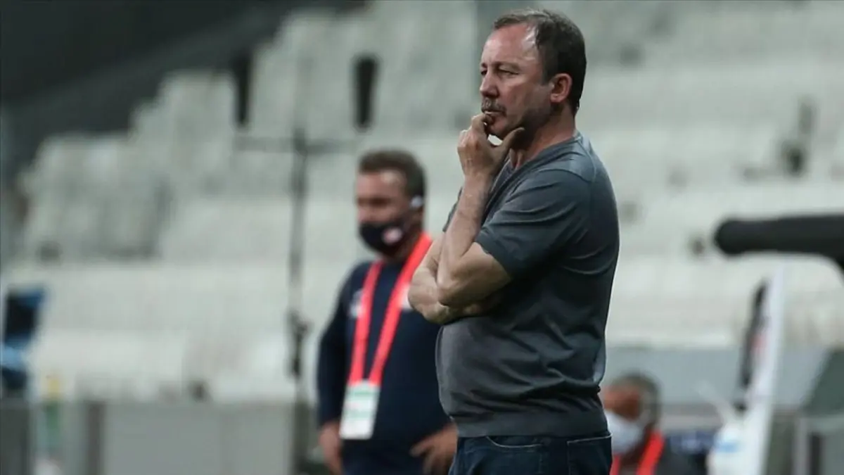 Sergen Yalçın’dan transfer açıklaması: 5-6 oyuncu değiştirmeyi hedefliyoruz haberinin görseli