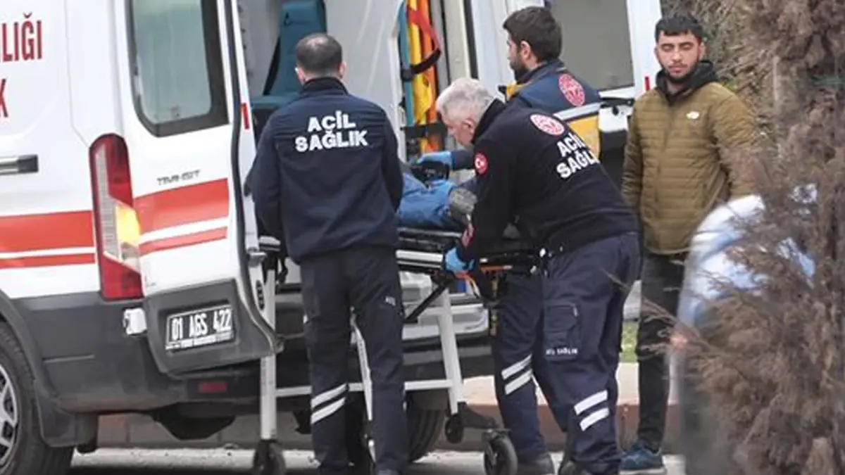 Adana’da kendisinden para isteyen dilenciyi bıçaklayan şüpheli kaçtı haberinin görseli