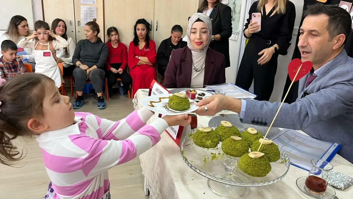 Anaokulu öğrencileri israfa karşı: Bayat ekmekleri değerlendirdiler haberinin görseli